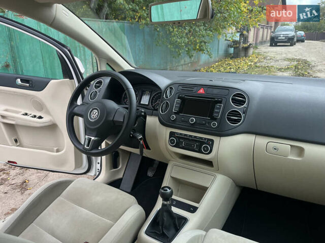 Белый Фольксваген Гольф Плюс, объемом двигателя 1.6 л и пробегом 195 тыс. км за 8950 $, фото 72 на Automoto.ua