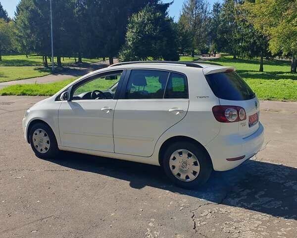 Білий Фольксваген Golf Plus, об'ємом двигуна 1.6 л та пробігом 243 тис. км за 8700 $, фото 5 на Automoto.ua