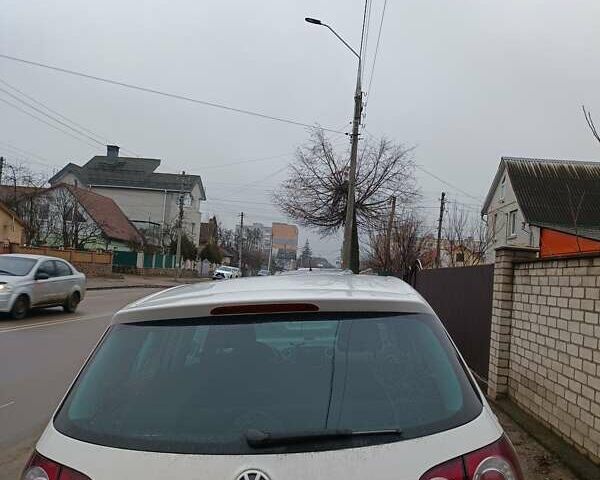 Белый Фольксваген Гольф Плюс, объемом двигателя 1.6 л и пробегом 246 тыс. км за 8500 $, фото 5 на Automoto.ua