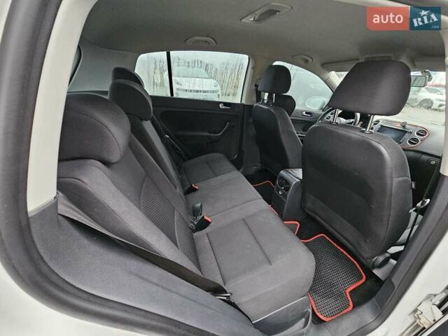 Белый Фольксваген Гольф Плюс, объемом двигателя 1.4 л и пробегом 146 тыс. км за 8000 $, фото 11 на Automoto.ua