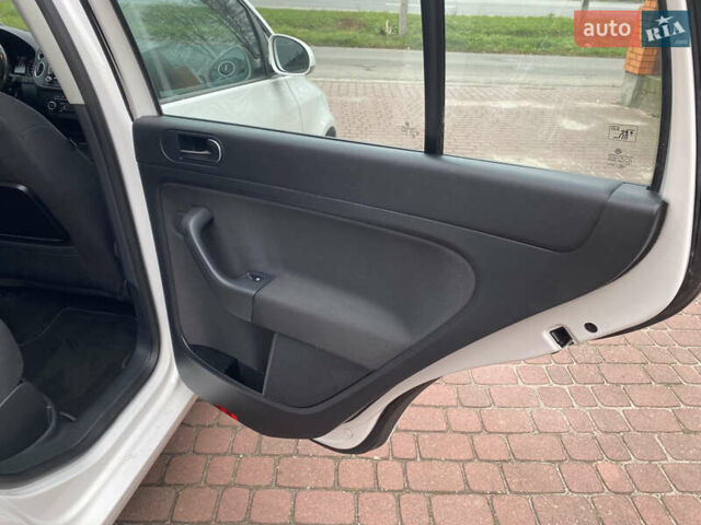 Білий Фольксваген Golf Plus, об'ємом двигуна 1.4 л та пробігом 182 тис. км за 9399 $, фото 42 на Automoto.ua