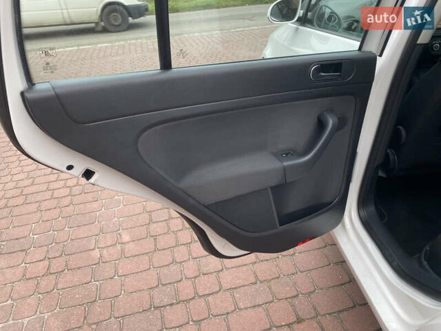Білий Фольксваген Golf Plus, об'ємом двигуна 1.4 л та пробігом 182 тис. км за 9399 $, фото 33 на Automoto.ua