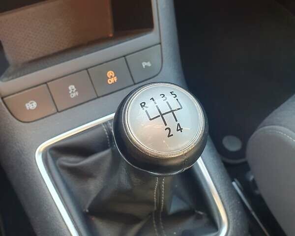 Білий Фольксваген Golf Plus, об'ємом двигуна 1.6 л та пробігом 243 тис. км за 8700 $, фото 45 на Automoto.ua