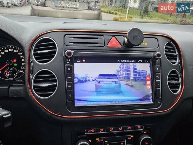 Белый Фольксваген Гольф Плюс, объемом двигателя 1.4 л и пробегом 146 тыс. км за 8000 $, фото 3 на Automoto.ua