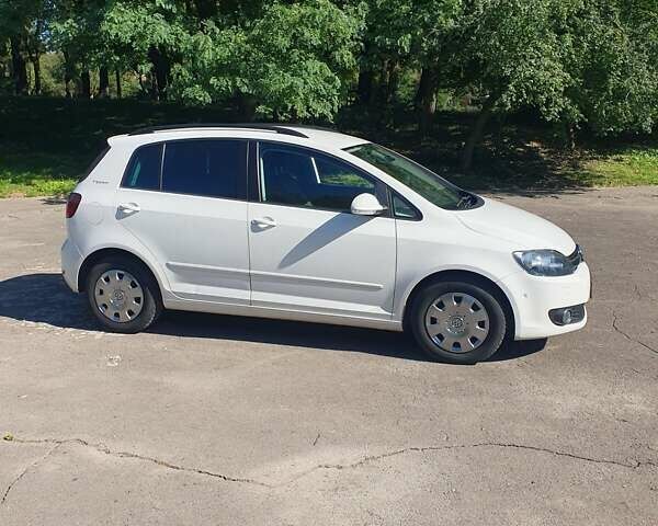 Білий Фольксваген Golf Plus, об'ємом двигуна 1.6 л та пробігом 243 тис. км за 8700 $, фото 1 на Automoto.ua