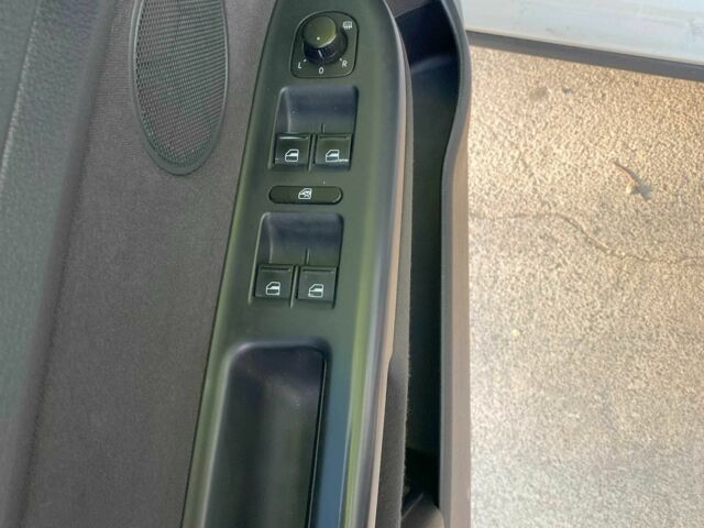 Белый Фольксваген Гольф Плюс, объемом двигателя 1.4 л и пробегом 171 тыс. км за 7400 $, фото 13 на Automoto.ua