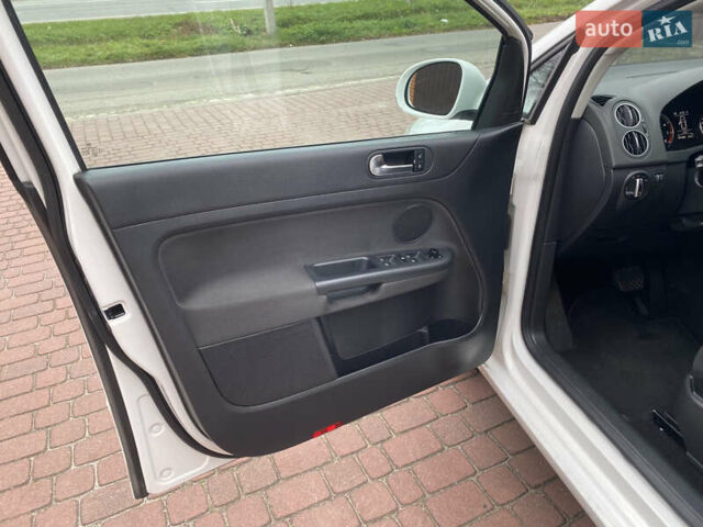 Білий Фольксваген Golf Plus, об'ємом двигуна 1.4 л та пробігом 182 тис. км за 9399 $, фото 16 на Automoto.ua