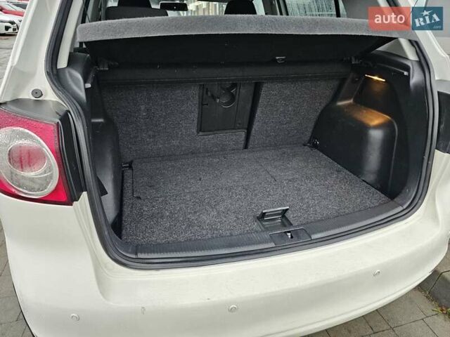 Белый Фольксваген Гольф Плюс, объемом двигателя 1.4 л и пробегом 146 тыс. км за 8000 $, фото 8 на Automoto.ua