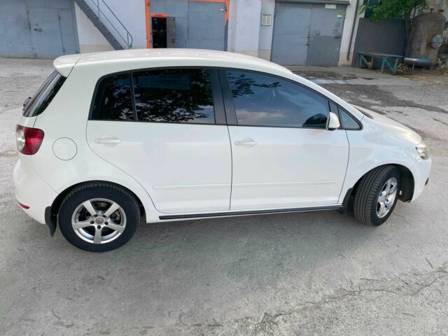 Белый Фольксваген Гольф Плюс, объемом двигателя 1.4 л и пробегом 171 тыс. км за 7400 $, фото 2 на Automoto.ua