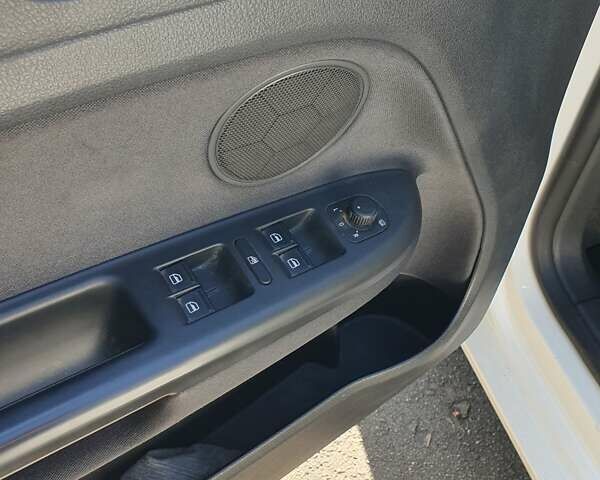 Білий Фольксваген Golf Plus, об'ємом двигуна 1.6 л та пробігом 243 тис. км за 8700 $, фото 32 на Automoto.ua