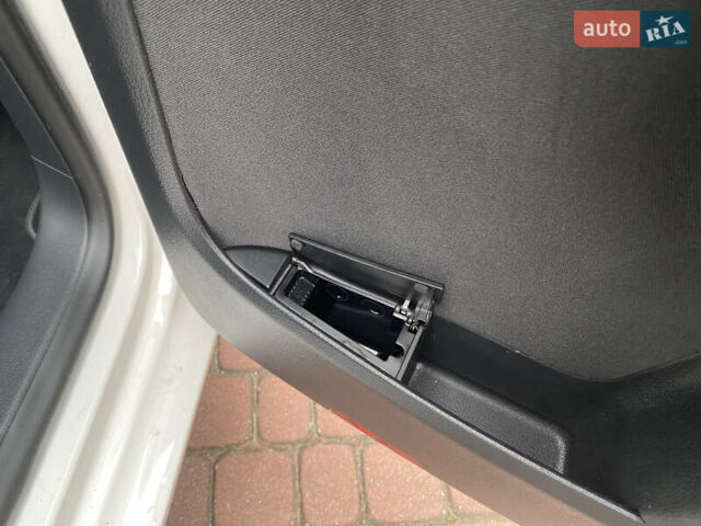 Білий Фольксваген Golf Plus, об'ємом двигуна 1.4 л та пробігом 182 тис. км за 9399 $, фото 44 на Automoto.ua