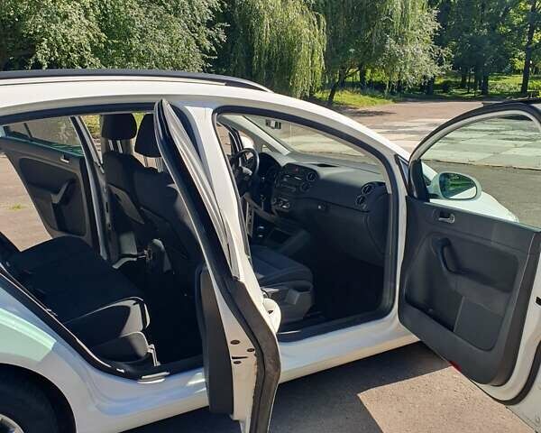Білий Фольксваген Golf Plus, об'ємом двигуна 1.6 л та пробігом 243 тис. км за 8700 $, фото 25 на Automoto.ua