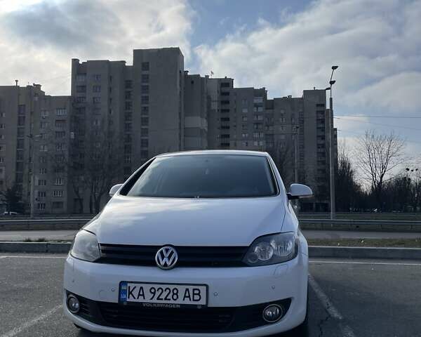 Белый Фольксваген Гольф Плюс, объемом двигателя 1.39 л и пробегом 122 тыс. км за 8250 $, фото 1 на Automoto.ua