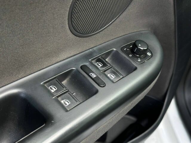 Белый Фольксваген Гольф Плюс, объемом двигателя 1.6 л и пробегом 166 тыс. км за 9400 $, фото 8 на Automoto.ua