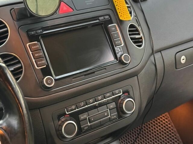 Білий Фольксваген Golf Plus, об'ємом двигуна 1.6 л та пробігом 330 тис. км за 7200 $, фото 13 на Automoto.ua