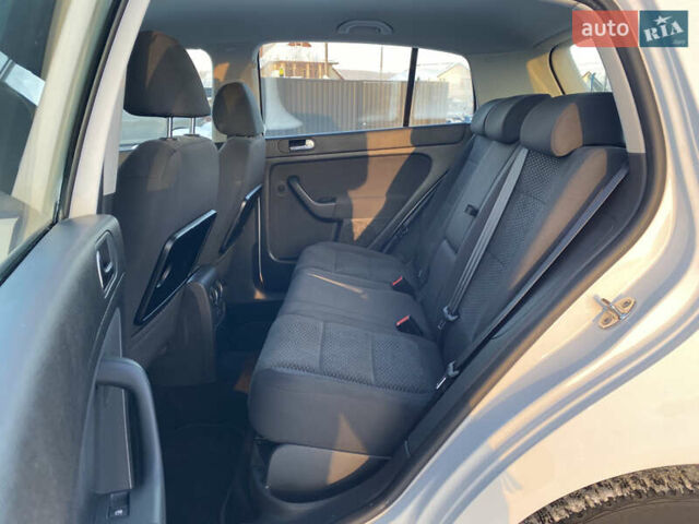 Белый Фольксваген Гольф Плюс, объемом двигателя 1.4 л и пробегом 190 тыс. км за 9200 $, фото 29 на Automoto.ua