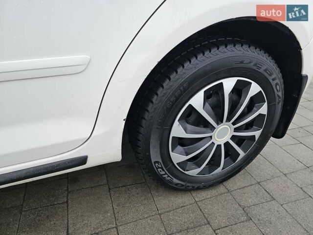 Белый Фольксваген Гольф Плюс, объемом двигателя 1.4 л и пробегом 146 тыс. км за 8000 $, фото 21 на Automoto.ua