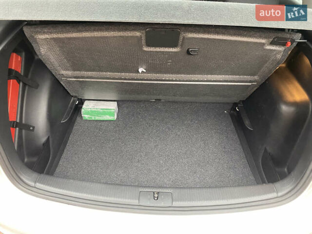 Білий Фольксваген Golf Plus, об'ємом двигуна 1.4 л та пробігом 182 тис. км за 9399 $, фото 40 на Automoto.ua