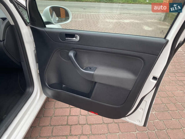 Білий Фольксваген Golf Plus, об'ємом двигуна 1.4 л та пробігом 182 тис. км за 9399 $, фото 46 на Automoto.ua