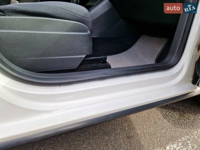 Белый Фольксваген Гольф Плюс, объемом двигателя 1.4 л и пробегом 161 тыс. км за 7019 $, фото 13 на Automoto.ua