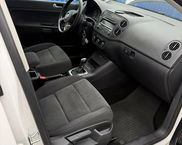 Белый Фольксваген Гольф Плюс, объемом двигателя 1.4 л и пробегом 185 тыс. км за 9200 $, фото 9 на Automoto.ua