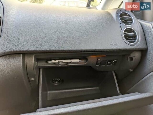 Білий Фольксваген Golf Plus, об'ємом двигуна 1.6 л та пробігом 300 тис. км за 10200 $, фото 10 на Automoto.ua