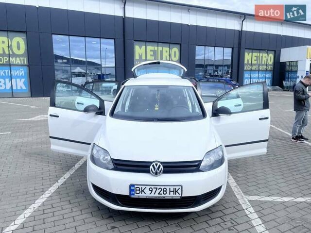 Білий Фольксваген Golf Plus, об'ємом двигуна 1.6 л та пробігом 250 тис. км за 9600 $, фото 6 на Automoto.ua