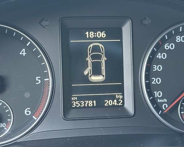 Белый Фольксваген Гольф Плюс, объемом двигателя 1.6 л и пробегом 353 тыс. км за 9500 $, фото 5 на Automoto.ua