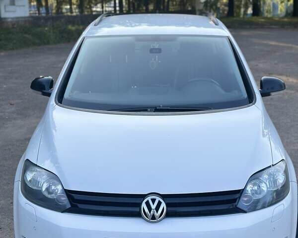 Белый Фольксваген Гольф Плюс, объемом двигателя 1.6 л и пробегом 353 тыс. км за 9500 $, фото 2 на Automoto.ua