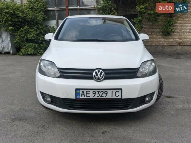 Білий Фольксваген Golf Plus, об'ємом двигуна 1.6 л та пробігом 300 тис. км за 10200 $, фото 3 на Automoto.ua
