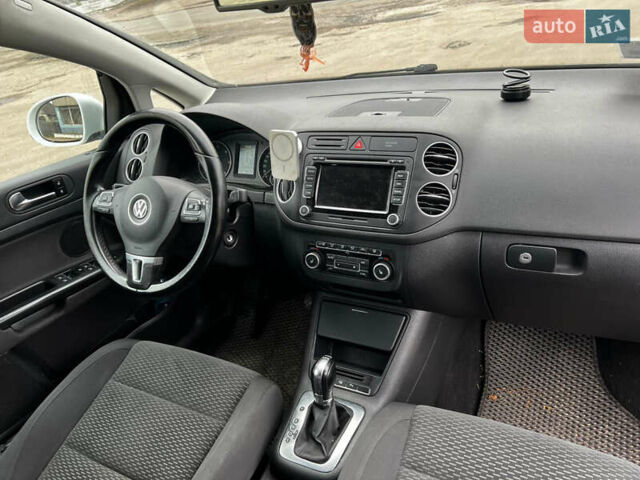 Білий Фольксваген Golf Plus, об'ємом двигуна 1.6 л та пробігом 254 тис. км за 8200 $, фото 8 на Automoto.ua