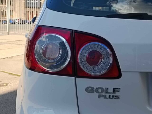 Білий Фольксваген Golf Plus, об'ємом двигуна 1.4 л та пробігом 92 тис. км за 10890 $, фото 7 на Automoto.ua