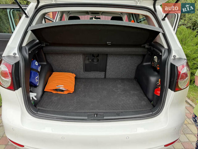 Білий Фольксваген Golf Plus, об'ємом двигуна 1.6 л та пробігом 170 тис. км за 12800 $, фото 13 на Automoto.ua