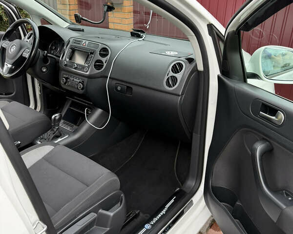 Білий Фольксваген Golf Plus, об'ємом двигуна 1.6 л та пробігом 170 тис. км за 12800 $, фото 3 на Automoto.ua