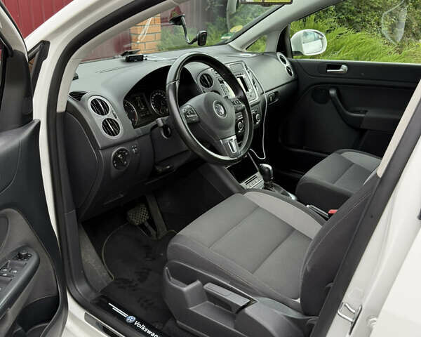 Білий Фольксваген Golf Plus, об'ємом двигуна 1.6 л та пробігом 170 тис. км за 12800 $, фото 8 на Automoto.ua