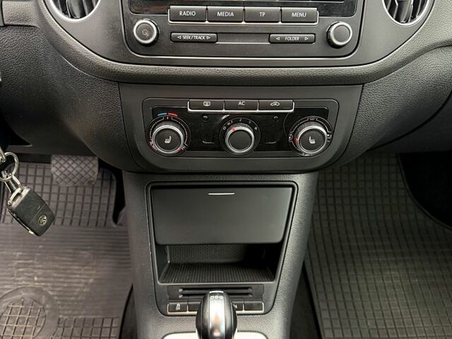 Белый Фольксваген Гольф Плюс, объемом двигателя 1.4 л и пробегом 185 тыс. км за 9200 $, фото 10 на Automoto.ua