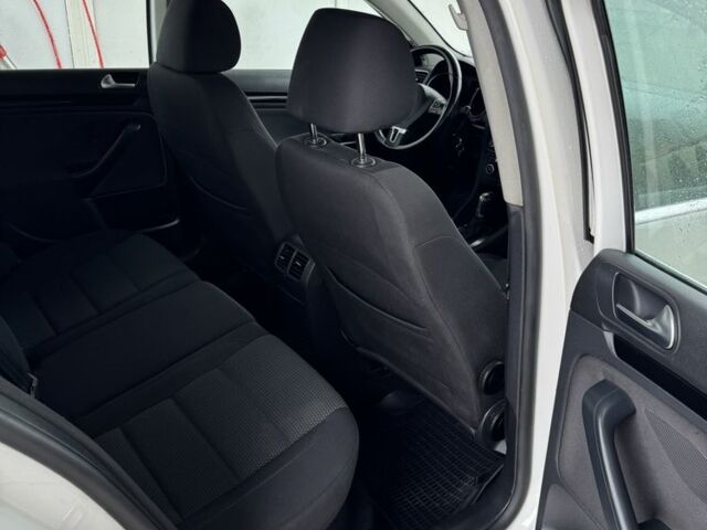 Білий Фольксваген Golf Plus, об'ємом двигуна 1.6 л та пробігом 240 тис. км за 7200 $, фото 4 на Automoto.ua