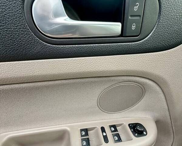 Бежевий Фольксваген Golf Plus, об'ємом двигуна 1.4 л та пробігом 188 тис. км за 7999 $, фото 12 на Automoto.ua