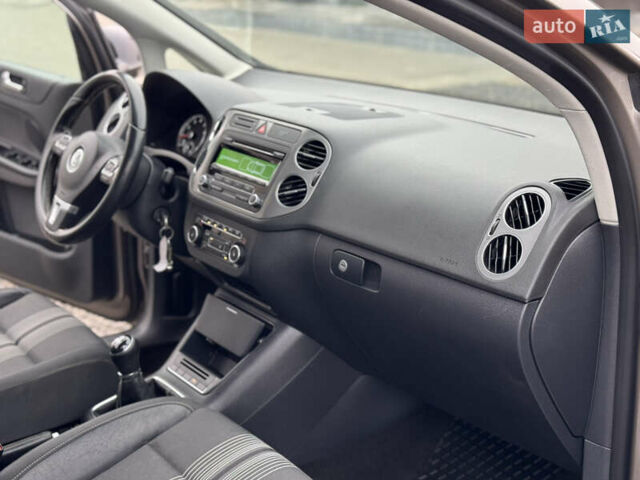 Бежевый Фольксваген Гольф Плюс, объемом двигателя 1.4 л и пробегом 192 тыс. км за 8300 $, фото 20 на Automoto.ua