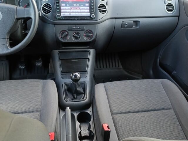 Черный Фольксваген Гольф Плюс, объемом двигателя 1.4 л и пробегом 330 тыс. км за 4700 $, фото 13 на Automoto.ua