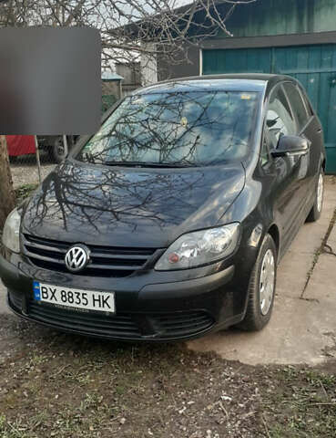 Черный Фольксваген Гольф Плюс, объемом двигателя 1.39 л и пробегом 200 тыс. км за 5900 $, фото 5 на Automoto.ua