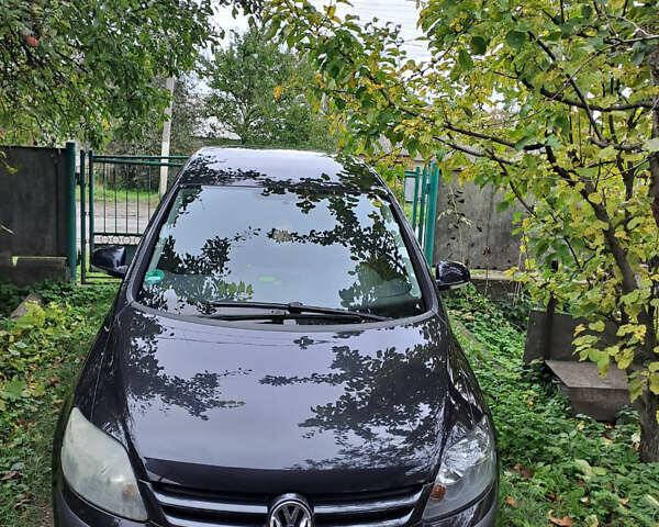 Черный Фольксваген Гольф Плюс, объемом двигателя 1.39 л и пробегом 200 тыс. км за 5900 $, фото 1 на Automoto.ua