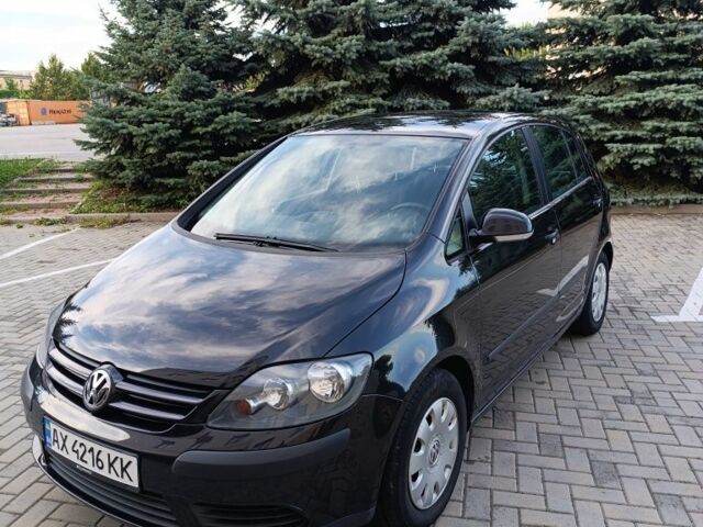Черный Фольксваген Гольф Плюс, объемом двигателя 1.4 л и пробегом 330 тыс. км за 4700 $, фото 2 на Automoto.ua