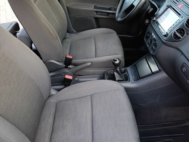 Черный Фольксваген Гольф Плюс, объемом двигателя 1.4 л и пробегом 330 тыс. км за 4700 $, фото 18 на Automoto.ua