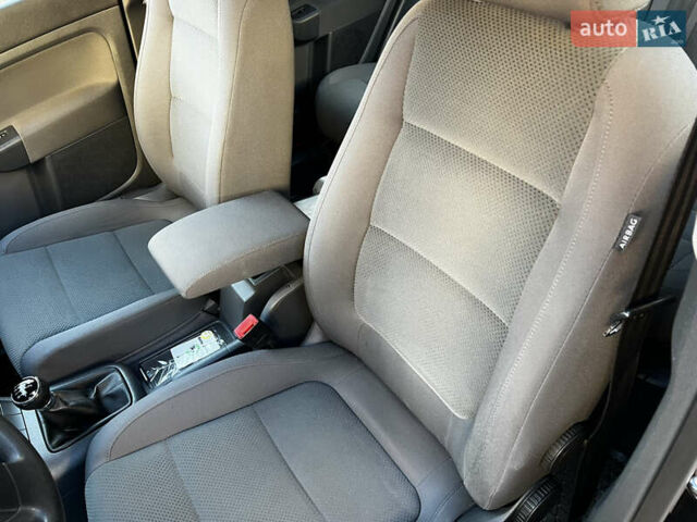 Черный Фольксваген Гольф Плюс, объемом двигателя 1.6 л и пробегом 230 тыс. км за 4950 $, фото 26 на Automoto.ua