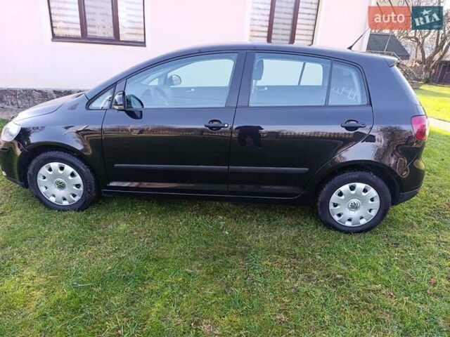 Черный Фольксваген Гольф Плюс, объемом двигателя 1.4 л и пробегом 243 тыс. км за 5250 $, фото 5 на Automoto.ua