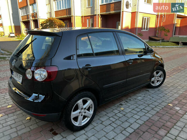 Черный Фольксваген Гольф Плюс, объемом двигателя 1.6 л и пробегом 230 тыс. км за 4950 $, фото 5 на Automoto.ua