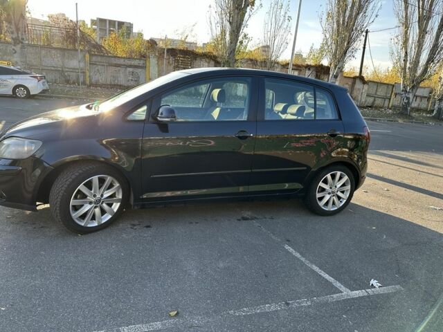 Черный Фольксваген Гольф Плюс, объемом двигателя 1.6 л и пробегом 250 тыс. км за 5600 $, фото 3 на Automoto.ua