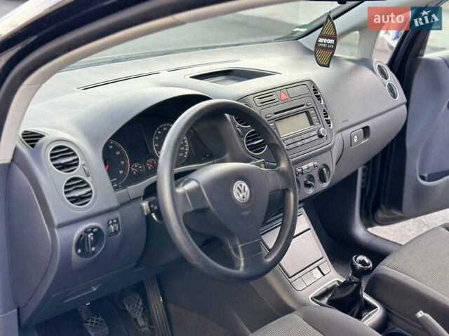 Черный Фольксваген Гольф Плюс, объемом двигателя 1.4 л и пробегом 250 тыс. км за 4999 $, фото 23 на Automoto.ua
