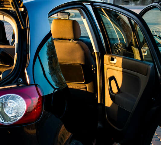 Черный Фольксваген Гольф Плюс, объемом двигателя 1.6 л и пробегом 280 тыс. км за 6500 $, фото 21 на Automoto.ua